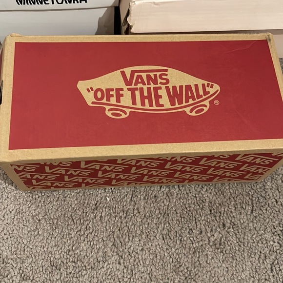 Vans - Picture 4 of 4